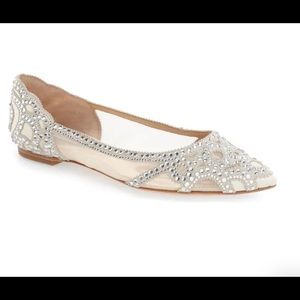 Badgley Mishka, Gigi pointed toe flat. Size 8. Ivory